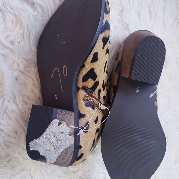 SoleDiva Leopard Print Bootie 8 - Picture 6 of 8